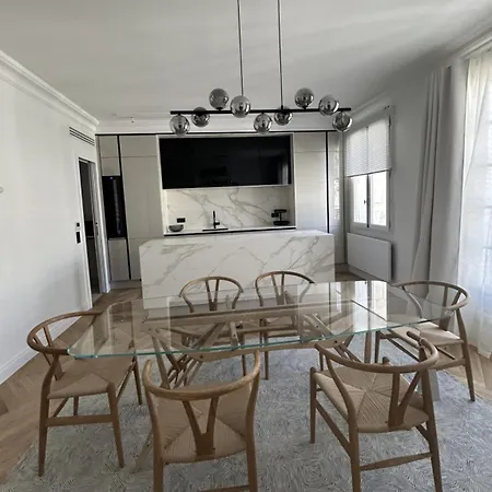 3 Bedroom Rue De Buenos Aires Tour Eiffel باريس